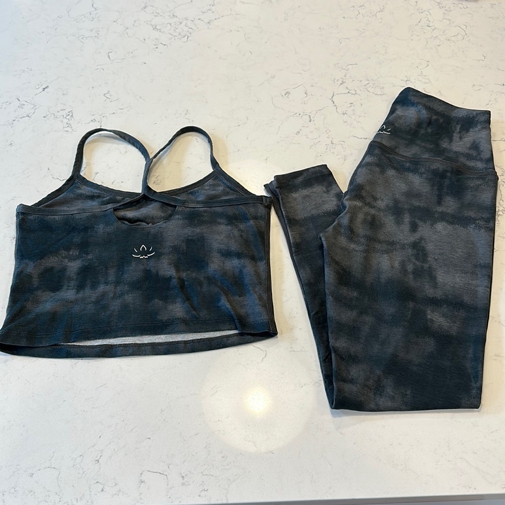 Beyond yoga set. Good condition. Sold as a set. Top: Small. Leggings: Medium.